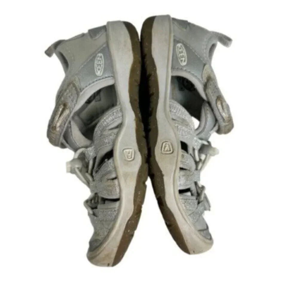 Keen silver gray